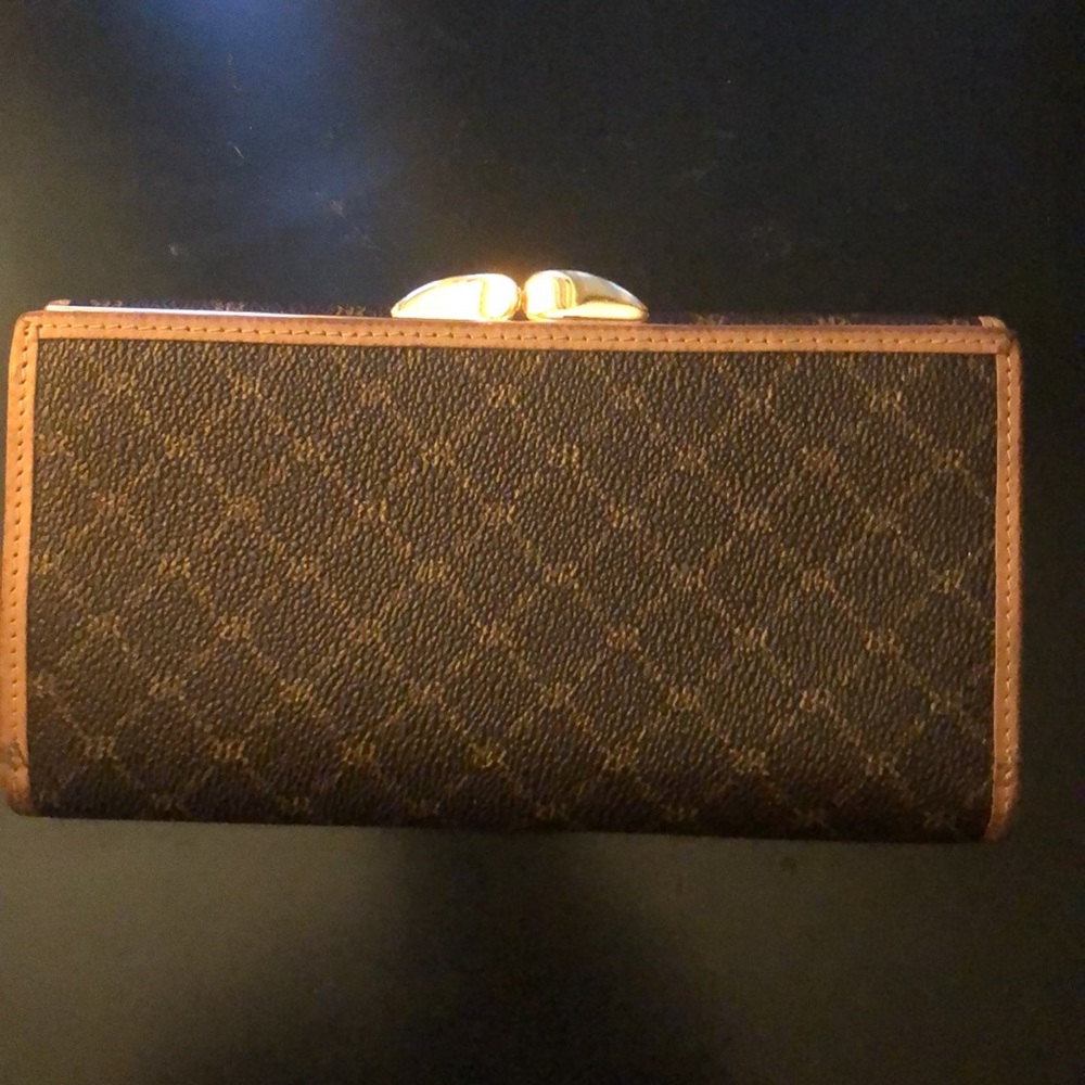 Authentic Rioni wallet gently used - Picture 4 of 6
